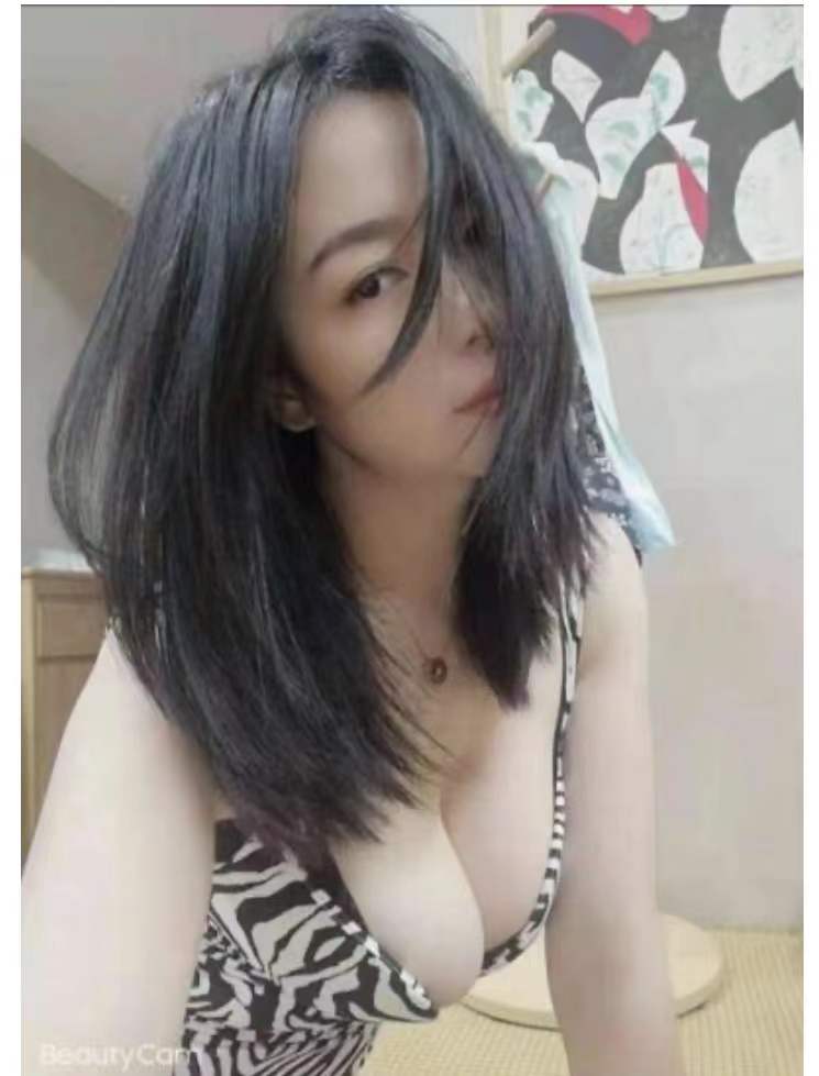 胸型很美的小姐姐